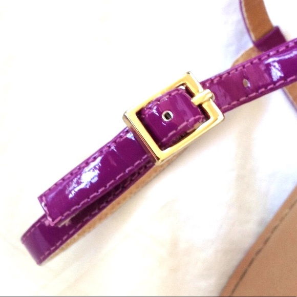 BCBG Raspberry Patent Leather Thong Sandals, Sz 10 - Picture 3 of 5